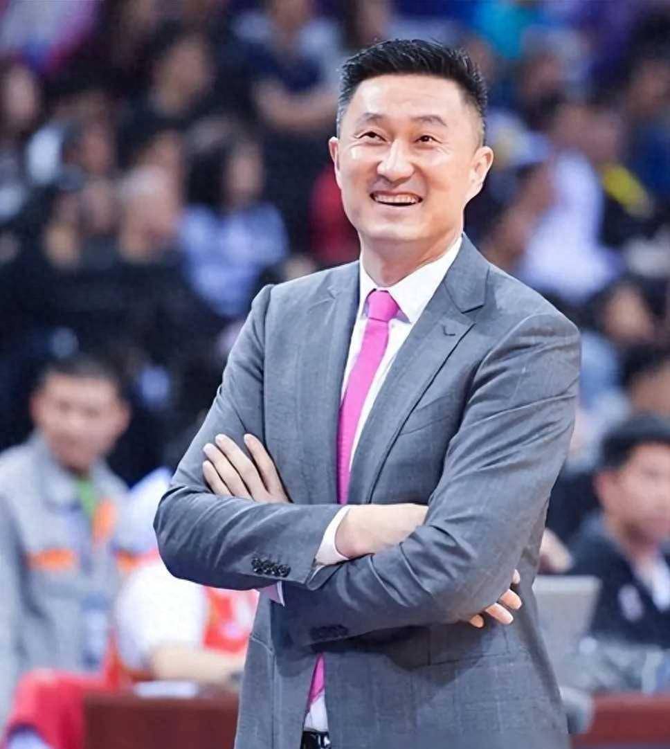 凤凰网页版 -关于葡萄牙体育训练开放日，今夜战术微调引欢呼，CBA常规赛在即，纪律约束更严格的信息